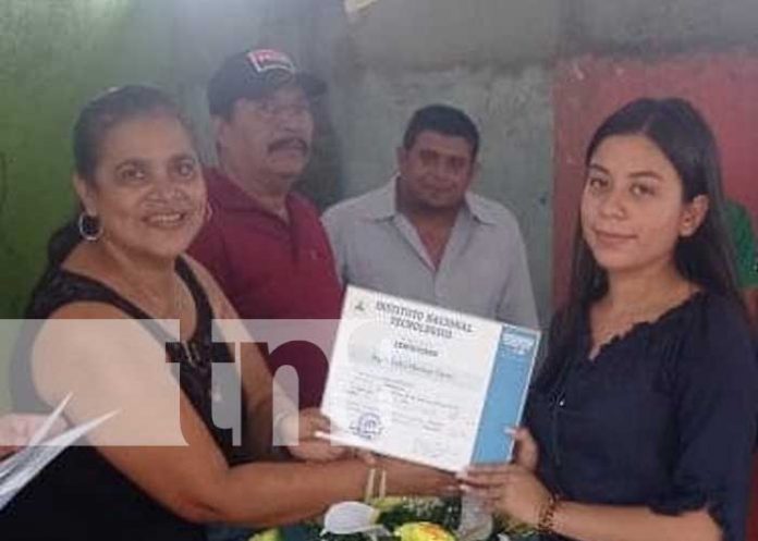Entregan certificados de cursos estéticos a protagonistas de Esquipulas, Matagalpa