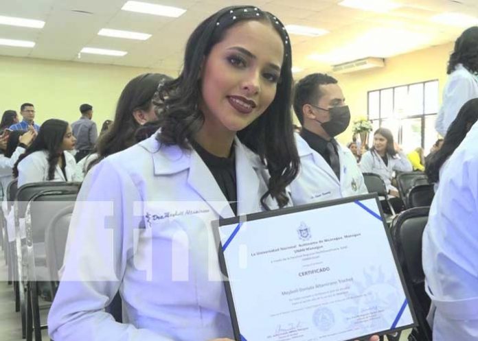 Foto: Egresados de la facultad de medicina en Estelí / TN8