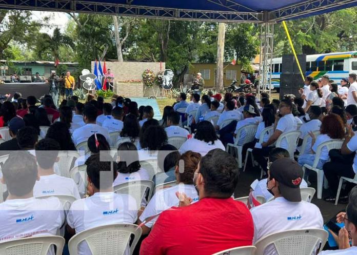 Foto: Acto para honrar a héroes estudiantes universitarios / TN8