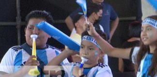 Familias de Nicaragua celebran la victoria de Argentina contra Francia