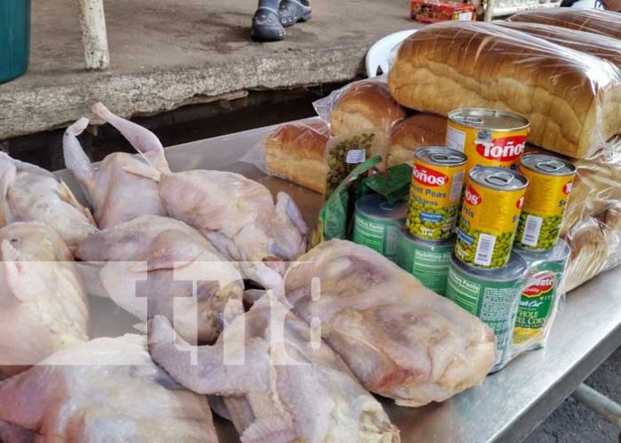 Foto: Gallinas a buen precio en el Mercado Oriental / TN8