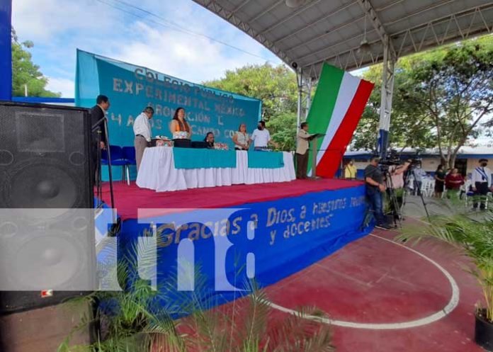 Estudiantes de Managua se promocionan tras culminar sus estudios