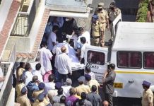 Registran 38 personas muertas por beber alcohol adulterado en India