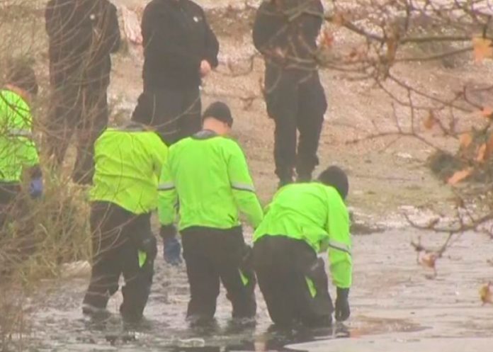 Trágica muerte de tres niños al caer en un lago congelado en Inglaterra
