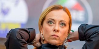 Miles de personas a las calles de Italia en protesta contra Giorgia Meloni