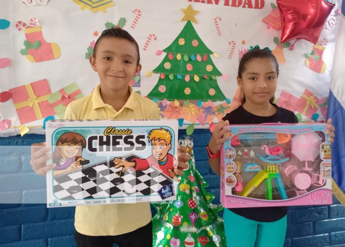 Foto: Niños y niñas de Carazo y de Rivas entregan juguetes / TN8