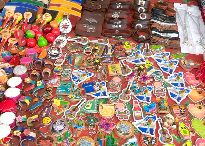 ¡A bajos costos! Ofertan productos decembrinos en ferias de economía familiar