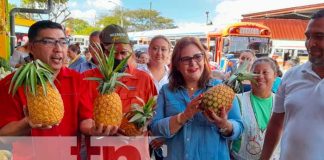 Comerciantes del mercado Roberto Huembes muestran productos