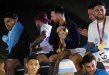 VIDEO: ¡Casi se mata Messi y compañía en su celebración por Argentina! Foto: Messi y jugadores de Argentina vivieron un momento tenso