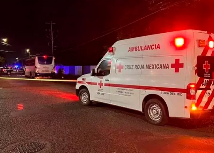 ¡Travesura terminó en tragedia! Niño saca cabeza por ventana de bus y muere