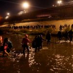 Más de mil migrantes fueron captados cruzando desde México hacia Texas Más de mil migrantes fueron captados cruzando desde México hacia Texas