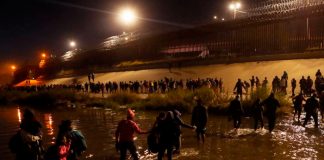 Más de mil migrantes fueron captados cruzando desde México hacia Texas