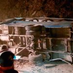 Aplastados bajo las llantas de un autobús mueren 18 personas en Nepal