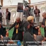 Pastor pide matrimonio en un funeral