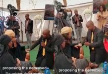 VIDEO: ¿Se volvió loco? Pastor africano pide matrimonio en plano funeral Pastor pide matrimonio en un funeral