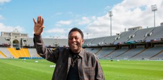 El mundo del fútbol pide por la salud del ídolo brasileño, Pelé