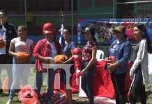 Entregan material deportivo a jugadoras de softball en Ometepe Entregan material deportivo a jugadoras de softball en Ometepe