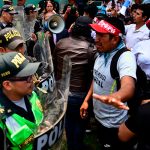 Reprimen a manifestantes en Perú que exigen la libertad para Pedro Castillo Reprimen a manifestantes en Perú que exigen la libertad para Pedro castillo