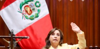 Dina Boluarte asume como nueva mandataria de Perú