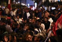 Suman 24 muertos por represión contra manifestaciones en Perú Suman 24 muertos por represión contra manifestaciones en Perú