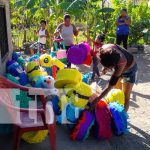 Mujeres de Nandaime elaboran piñatas para esta navidad