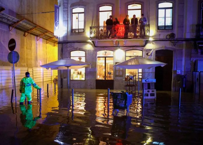 Torrenciales aguaceros dejan varios daños materiales y un muerto en Lisboa