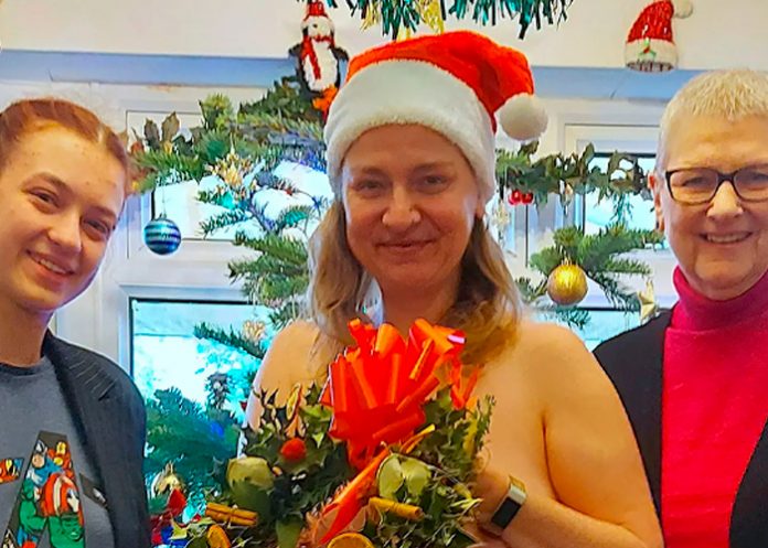 ¡Sin prejuicios! Pareja en Reino Unido posa 