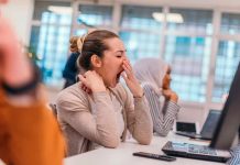 Entérate por qué ves a alguien bostezar y te dan ganas a ti ¿son contagiosos? Entérate por qué ves a alguien bostezar y te dan ganas a ti ¿son contagiosos?