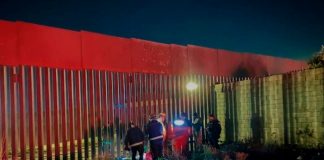 Muere migrante tras caer junto a su hijo al intentar saltar el muro fronterizo