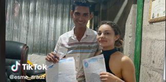 Pareja se divorcia y deciden celebrarlo juntos de forma romántica