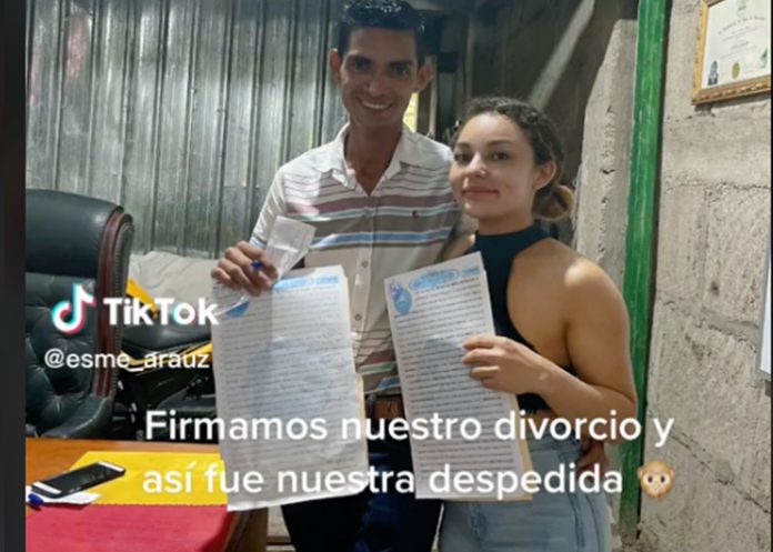 Pareja se divorcia y deciden celebrarlo juntos de forma romántica