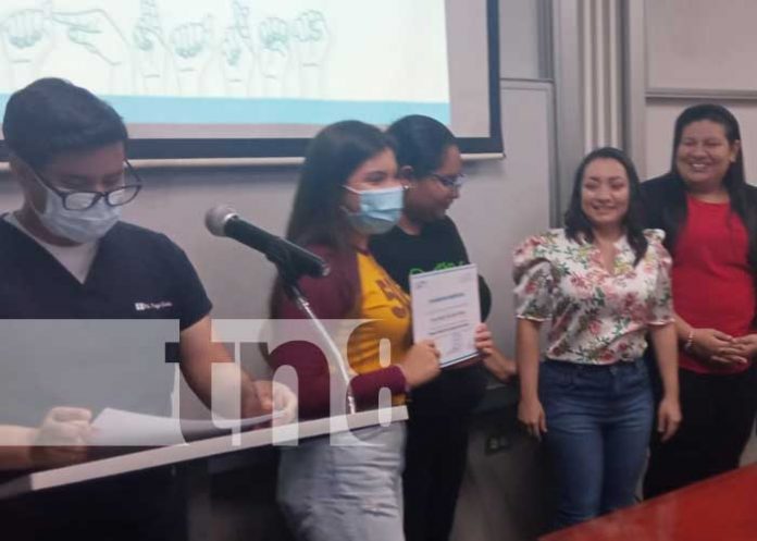 Foto: UAM y MINJUVE con curso sobre lenguaje de señas en Nicaragua / TN8