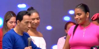 "Liposucción divina" Pastor hace bajar de peso a una devota en pleno culto
