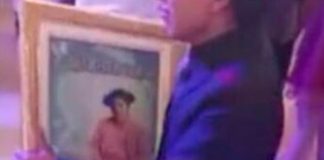 ¡Conmovedor! Entre lágrimas, joven baila con foto de su mamá fallecida