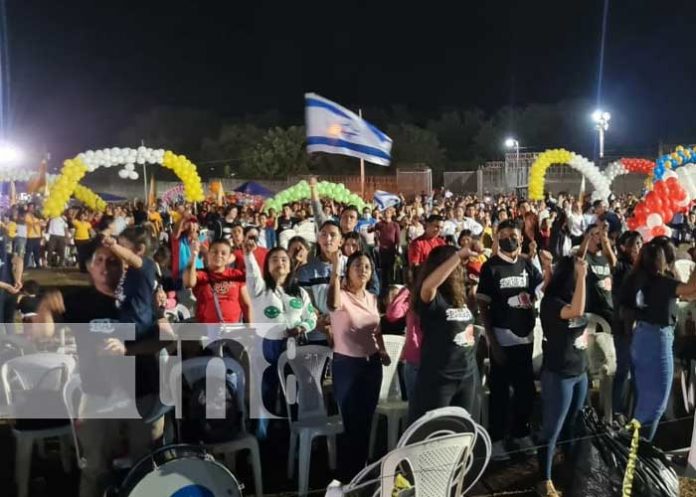1 Foto: Iglesia Ríos de Agua Viva realizó una poderosa vigilia de agradecimiento por este año 2022 / TN8