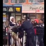 En EE.UU. policía es captado golpeando a una menor de 12 años (VIDEO) Policía captado golpeando a una adolescente de 12 años en EE.UU. (VIDEO)