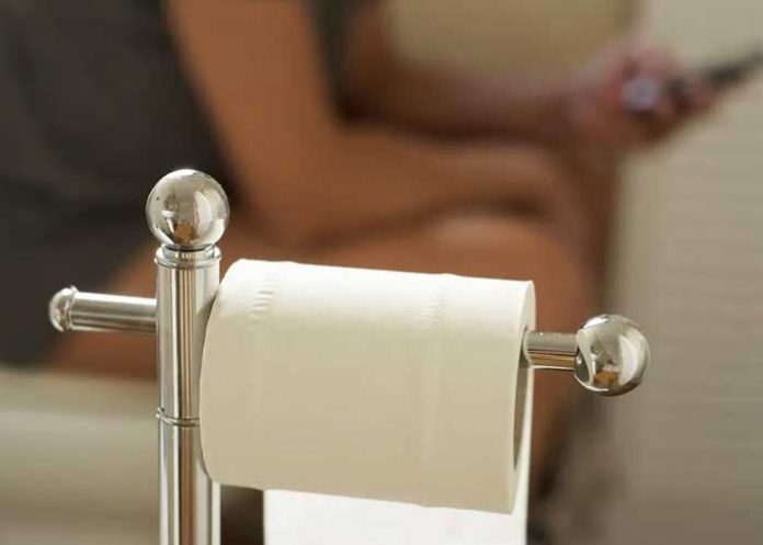 1 ¡Vos que te dilatás 1 hora! Usar el celular en el baño puede ser peligroso