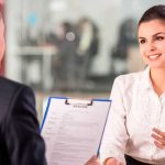 ¡Qué amargados! Joven fue a una entrevista de trabajo y la rechazan por sonreír