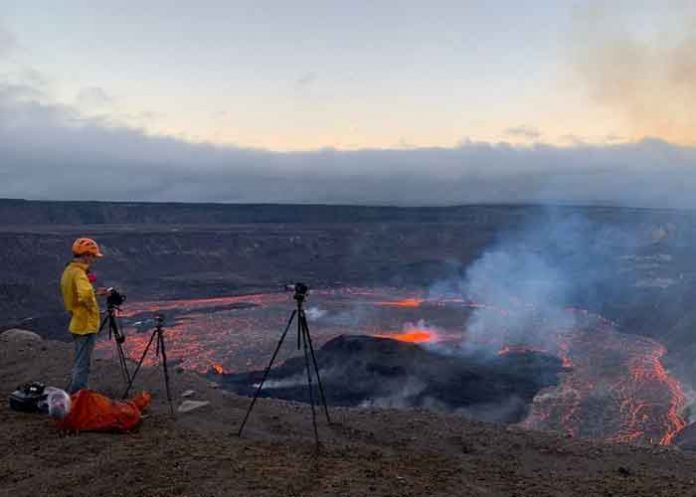 1 Potente volcán en Hawái entra en erupción tras un mes sin actividad