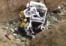 EEUU: Intentó matar a su familia arrojandolos con todo y auto a un acantilado Intentó matar a su familia arrojandolos con todo y auto a un acantilado en EEUU