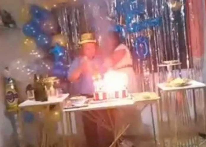 1 Video: Familia casi se prende fuego al confundir velas con cohetes