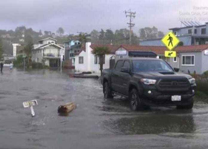 1 Reportan casas sin electricidad a causa de las torrenciales lluvias en Estados Unidos