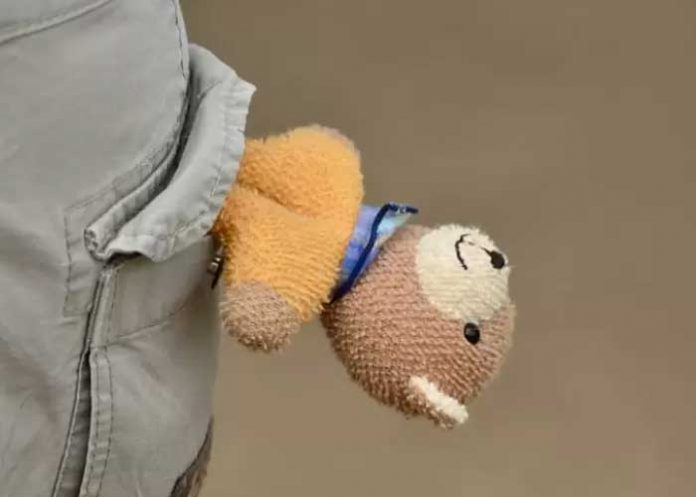 Por irse a beber, dejó a su niña al cuidado de “Alexa” en Reino Unido