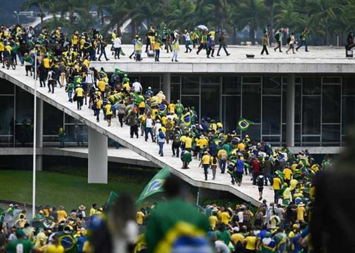 1 Recopilación de videos del caos que quisieron causar delincuentes golpistas en Brasil