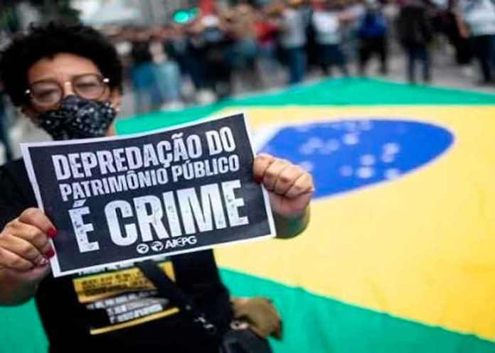 1 Organizaciones de Brasil realizan movilización en defensa de la democracia