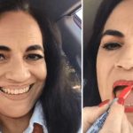 “A falta de labial” señora se maquilla con marcador rojo “A falta de labial” señora se maquilla con marcador rojo