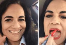 “A falta de labial” señora se maquilla con marcador rojo “A falta de labial” señora se maquilla con marcador rojo