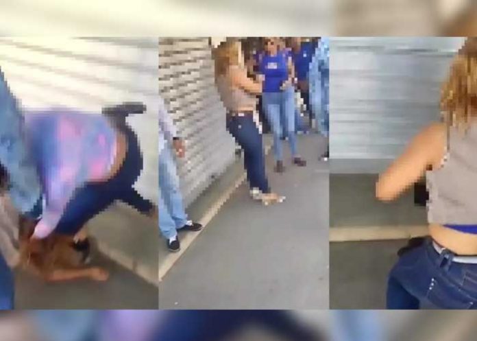 1 Video: Mujeres se recetan “sopa de muñeca” para resolver diferencias