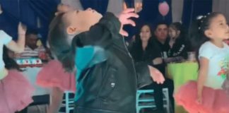 ¡Lo apodan Merlino! Niño roba suspiros en las redes al ritmo de la serie