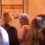 Influencer se salta fila asegurando que “es hermosa” y recibe paliza